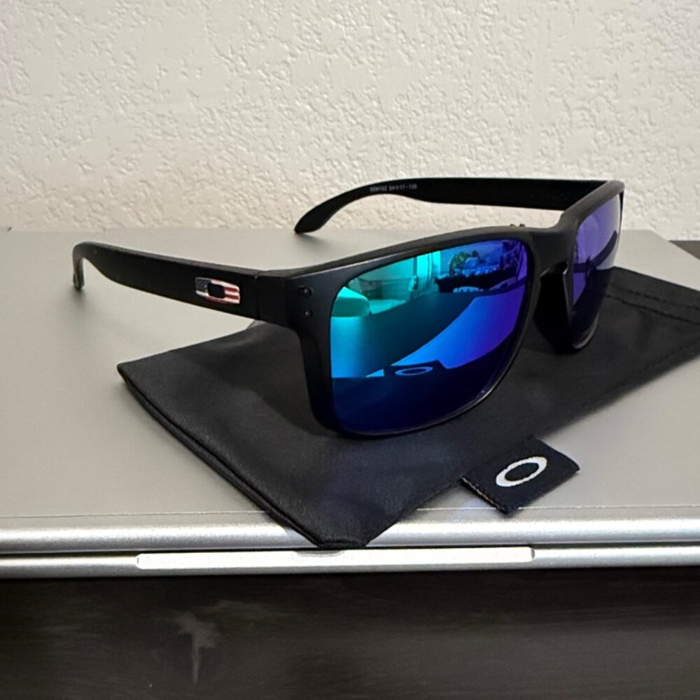 OO9102 Oakley Holbrook USA Flag Collection Green Reflective Lenses